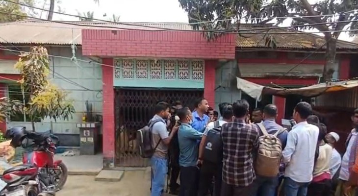 নওগাঁয় স্ত্রী-সন্তানকে ‘ছুরিকাঘাতে হত্যার’ পর স্বামীর ‘আত্মহত্যা’