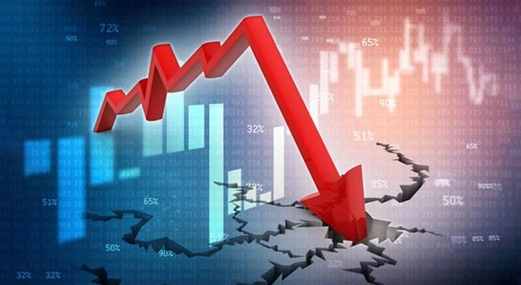 সংকট ও ঘাটতির ভয়াবহ চাপে অর্থনীতি